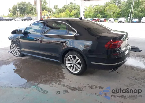 2018 Volkswagen Passat 2.0T Se z USA, uszkodzony, nr VIN 1VWBA7A35JC044726